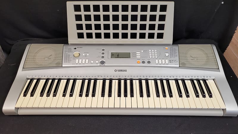 Yamaha keyboard deals ypt 300