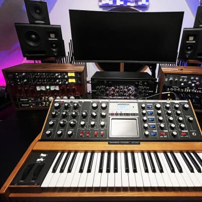 Moog Minimoog Voyager