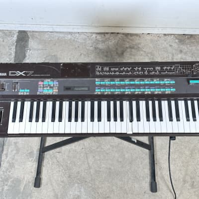 Yamaha DX7 Programmable Algorithm Synthesizer Keyboard