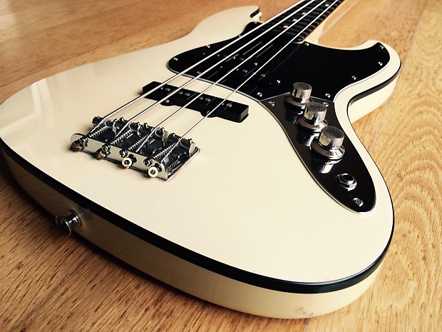 Fender Aerodyne Jazz Bass 2005 06 Vintage White Reverb Canada