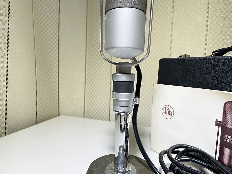 AIWA VM-15 アイワVM-15とアンティーク・スタンド 93ADF975-4BA6-4D81-8CE5-