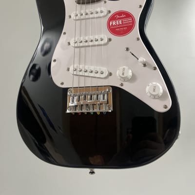 Squier Mini Stratocaster V2 with Laurel Fretboard 2018 - Present - Black image 2
