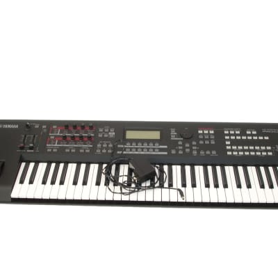 Yamaha MOXF6 61-Key Synthesizer Workstation Keyboard image 1