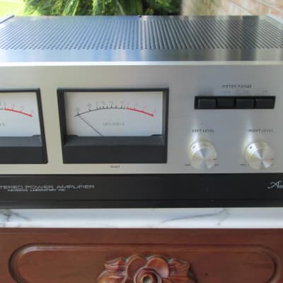 Accuphase  P300 Amplifier silver image 2