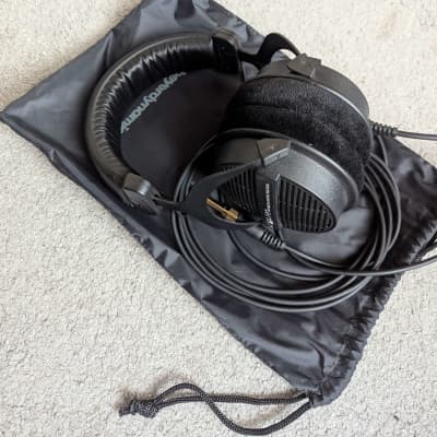 Beyerdynamic DT 990 Pro 250 Ohm Open-Back Over-Ear Monitoring Headphones Black Edition image 4