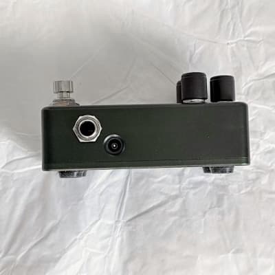 One Control Hooker's Green Bassmachine first edition