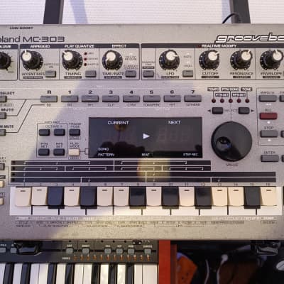 Roland MC-303 Groovebox