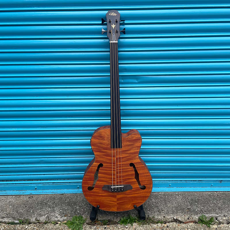 Aria FEB F2M Hollow Body Fretless Medium Scale Bass Reverb