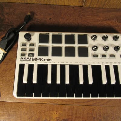Akai MPK Mini 25 Key Controller Keyboard With Cable