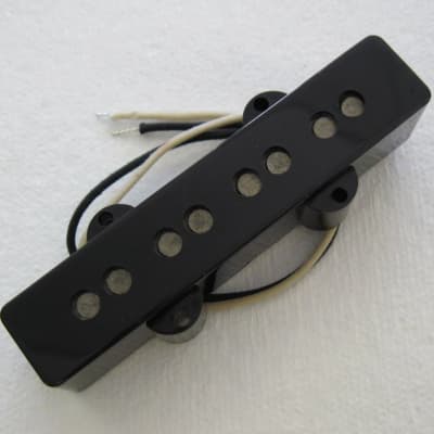 Fender  USA Vintage  Reissue 74 Jazz Bass Neck Pickup Shield and Spacer USA 0095631000 0992243000 image 2