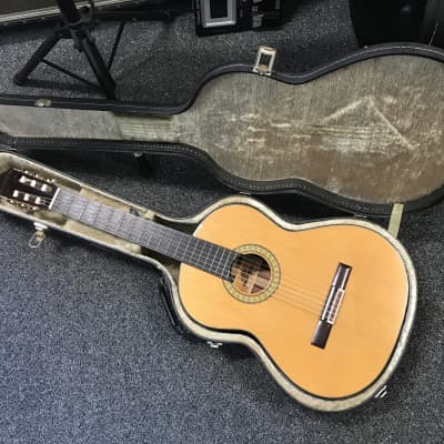 Aria concert classical guitar AC40 made in Japan 1970s in excellent condition with vintage hard case included . image 1