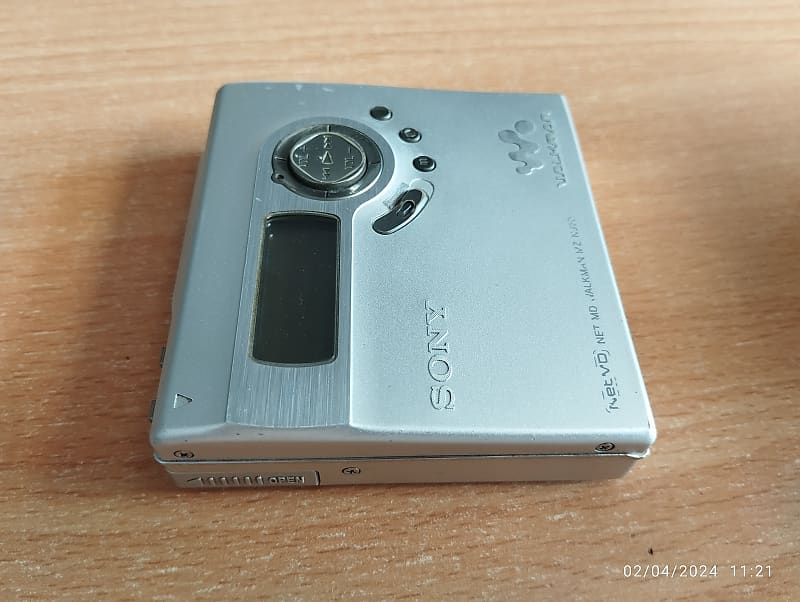 Sony MZ N920 2004 - Sony Walkman Net MD Portable mini disc Player MZ- N920  silver working video test