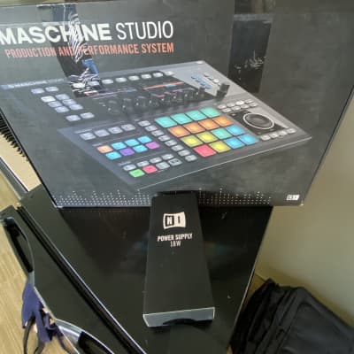 Native Instruments Maschine Studio & Komplete Kontrol S49 2017