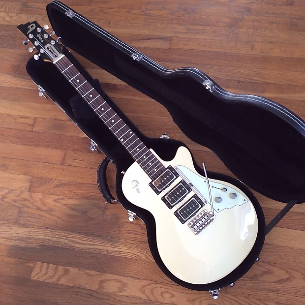Vintage Duesenberg V-Caster 2007 Tuxedo rare discontinued