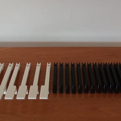 I am selling as a set only 30 unit bundle keys for Korg Prophecy / M3 or Radias KB / Triton Le 61/76 - Keys (no ship outside Europe)
