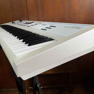 Roland JUNO-DS 61 61-key Synthesizer Special Edition White w/ gig