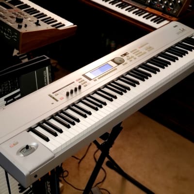 MUST SEE!!! KORG TRITON LE 88 FULLY SERVICED AND IN AMAZING CONDITION!