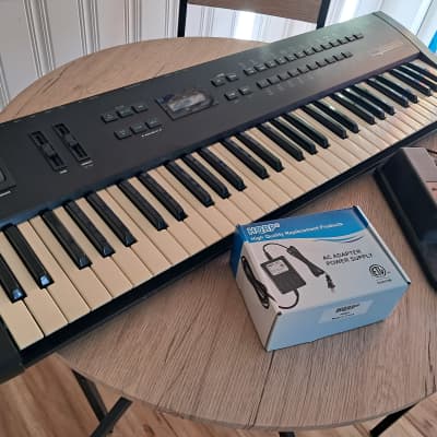 * Gorgeous* Alesis QS6 w/ sustain pedal + NEW adapter