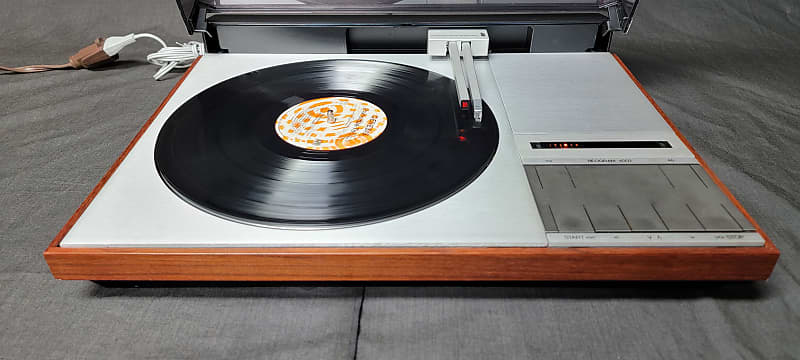 Bang &amp; Olufsen Beogram 4002 Linear Tracking Automatic Turntable  			