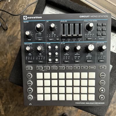 Novation Circuit Mono Station Paraphonic Synthesizer 2017 - 2021 - Black