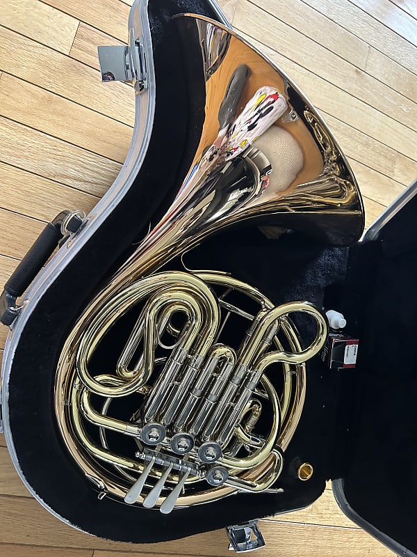 Lightly Used Holton HNSOL200 Soloist Performance Double Horn Reverb