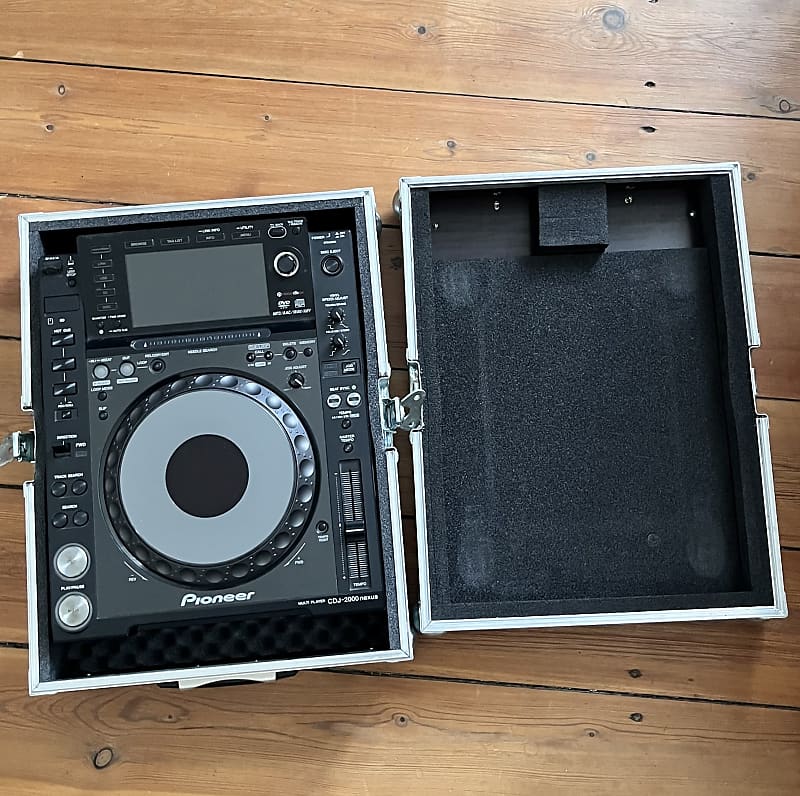 2x Pioneer CDJ-2000NXS + 2x Thon Flight Cases image 1