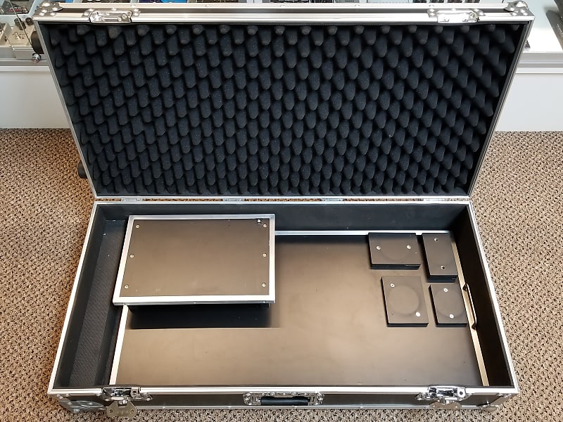 used XTS (XAct Tone Solutions) 32" x 16" Pedalboard with Reverb