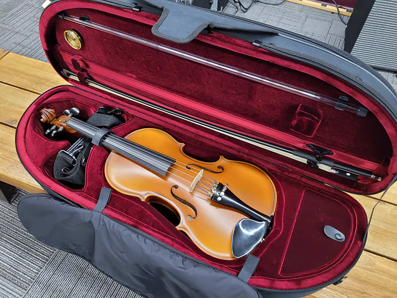 Bucharest 4/4 Violin with Deluxe Case modle 4KF-1 | Reverb