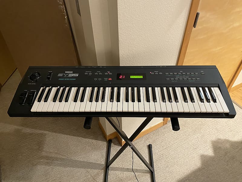 Yamaha SY35 1992 Dave Smith designed FM / AWM hybrid synth Yamaha SY35 1992 Dave Smith designed FM / AWM hybrid synth
