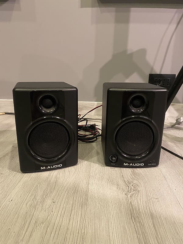 M-Audio AV40 - BLACK  			