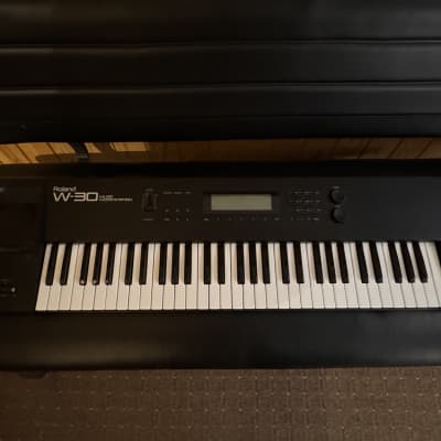 Roland W-30 61-Key Sampling Music Workstation 1989 - 1992 - Black