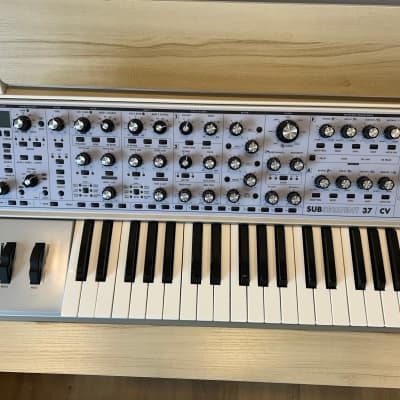 Moog Subsequent 37 CV Paraphonic Analog Synth MoogFest Edition - Grey + transparent anti-dust casing.