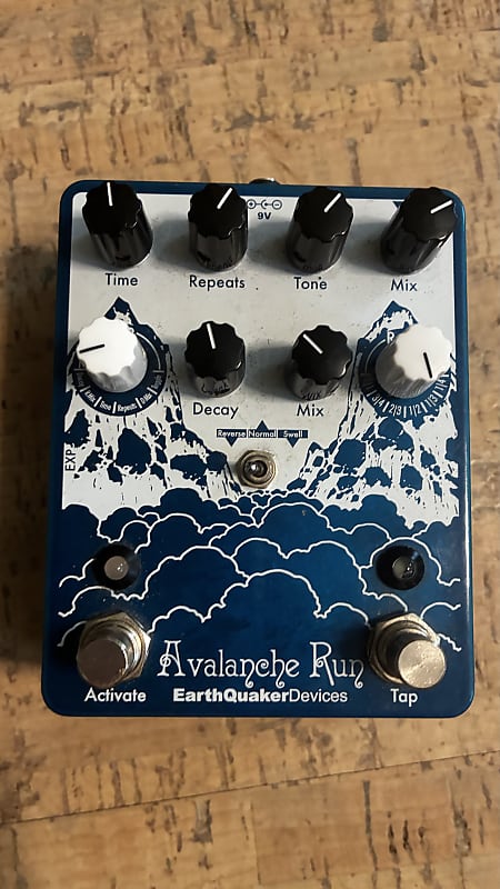 EarthQuaker Devices Avalanche Run Stereo Reverb & Delay with Tap Tempo