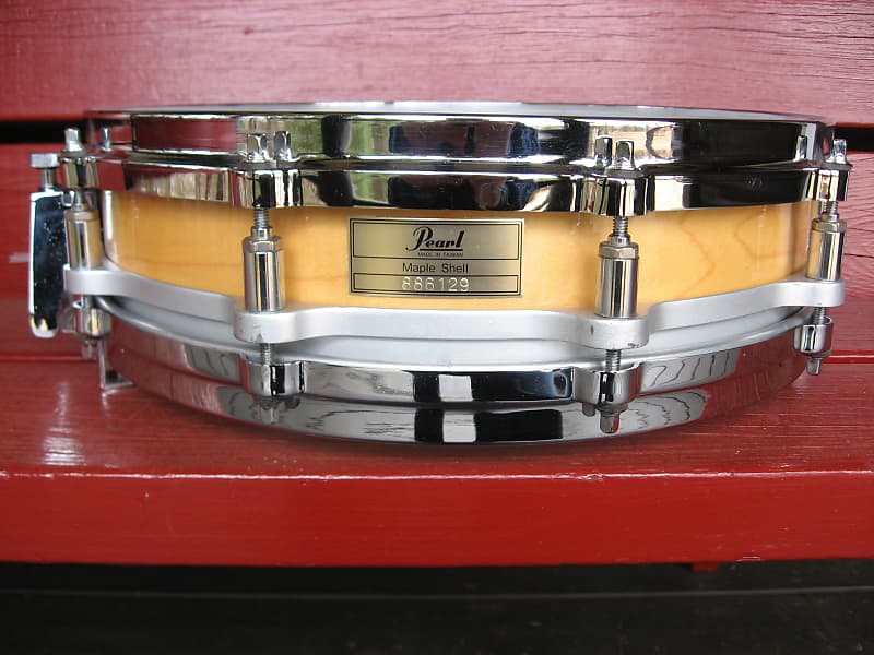 VINTAGE PEARL 3.5X14 FREE FLOATING NATURAL MAPLE SNARE DRUM for