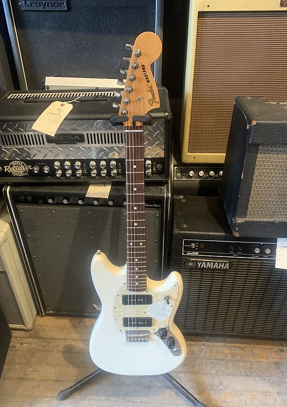 Player Mustang® 90 Fender Player Series Mustang 90 Guitar Review – Guitars For