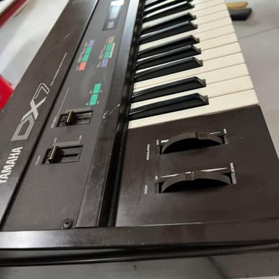 Yamaha DX7 Programmable Algorithm Synthesizer used in mint condition