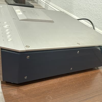 Sony  SCD-1 Super Audio CD Player with original remote control  Silver image 12
