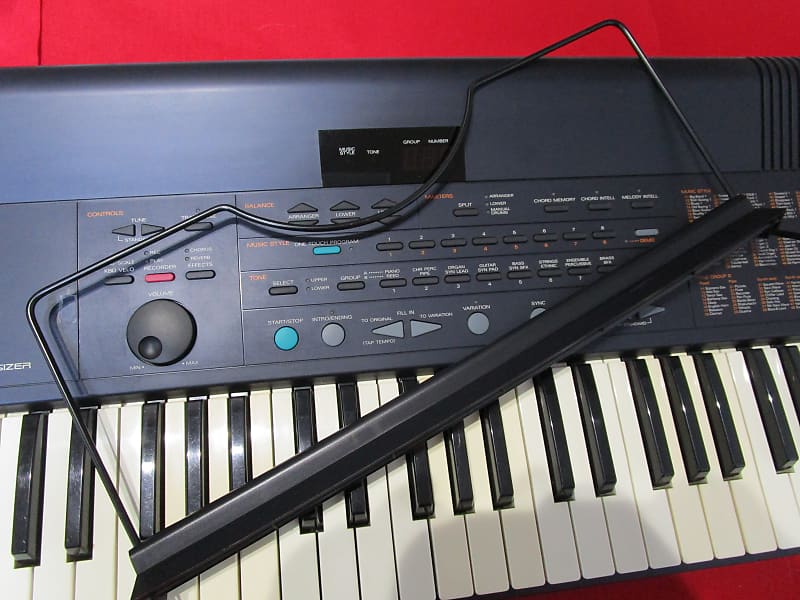 Roland EM-305 Intelligent Synthesizer Arranger Keyboard