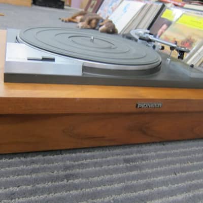 Pioneer PL-50A Turntable,New Cartridge Auto Return, Walnut Cabinet