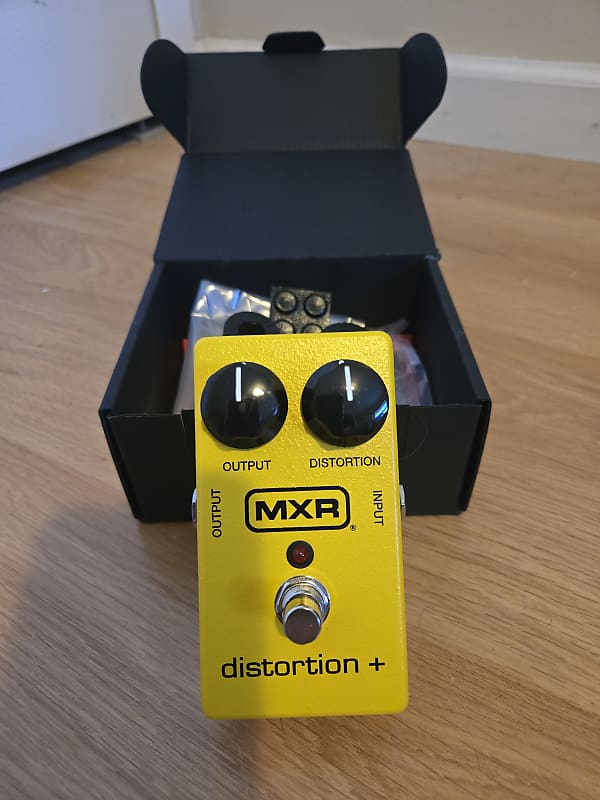 MXR M104 Distortion + | Reverb