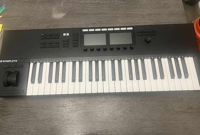 Native Instruments - Komplete Kontrol S49 MK2 + Komplete 14