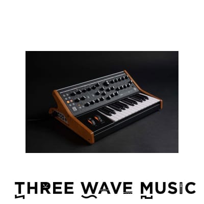Moog Subsequent 25 - Paraphonic Synthesizer [Three Wave Music]