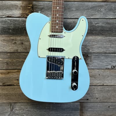 (17657) Fender Deluxe Nashville Telecaster with Pau Ferro Fretboard 2018 - 2021 - Daphne Blue image 3