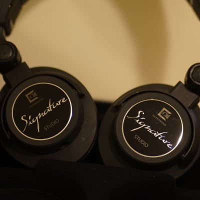Ultrasone Signature Studio Over Ear Headphones image 3