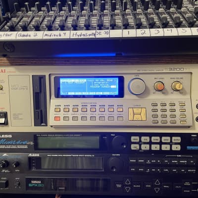Akai S3200XL MIDI Stereo Digital Sampler 1996