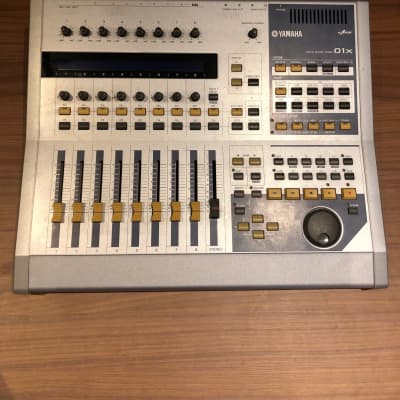 配信機器・PA機器・レコーディング機器 YAMAHA 01X Digital Mixing Studio 配信機器・PA機器・レコーディング機器 YAMAHA 01X Digital Mixing