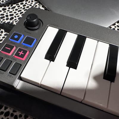 M-Audio Keystation Mini 32 MIDI Keyboard Controller | Reverb Canada