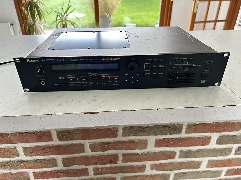 Roland JV-1080 64-Voice Synthesizer Module 1994 - 2001 - Black image 1