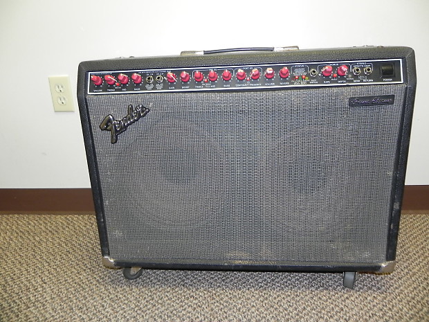Fender ultra chorus 2x12 2025