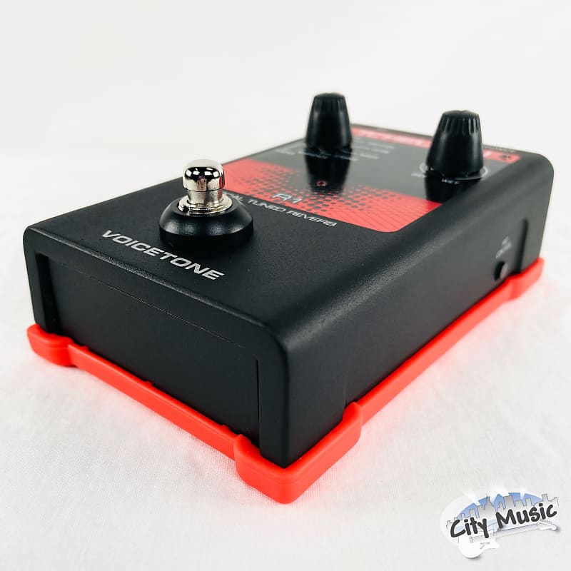 Used TC-Helicon VoiceTone R1 Vocal Reverb Pedal ♫ | Reverb